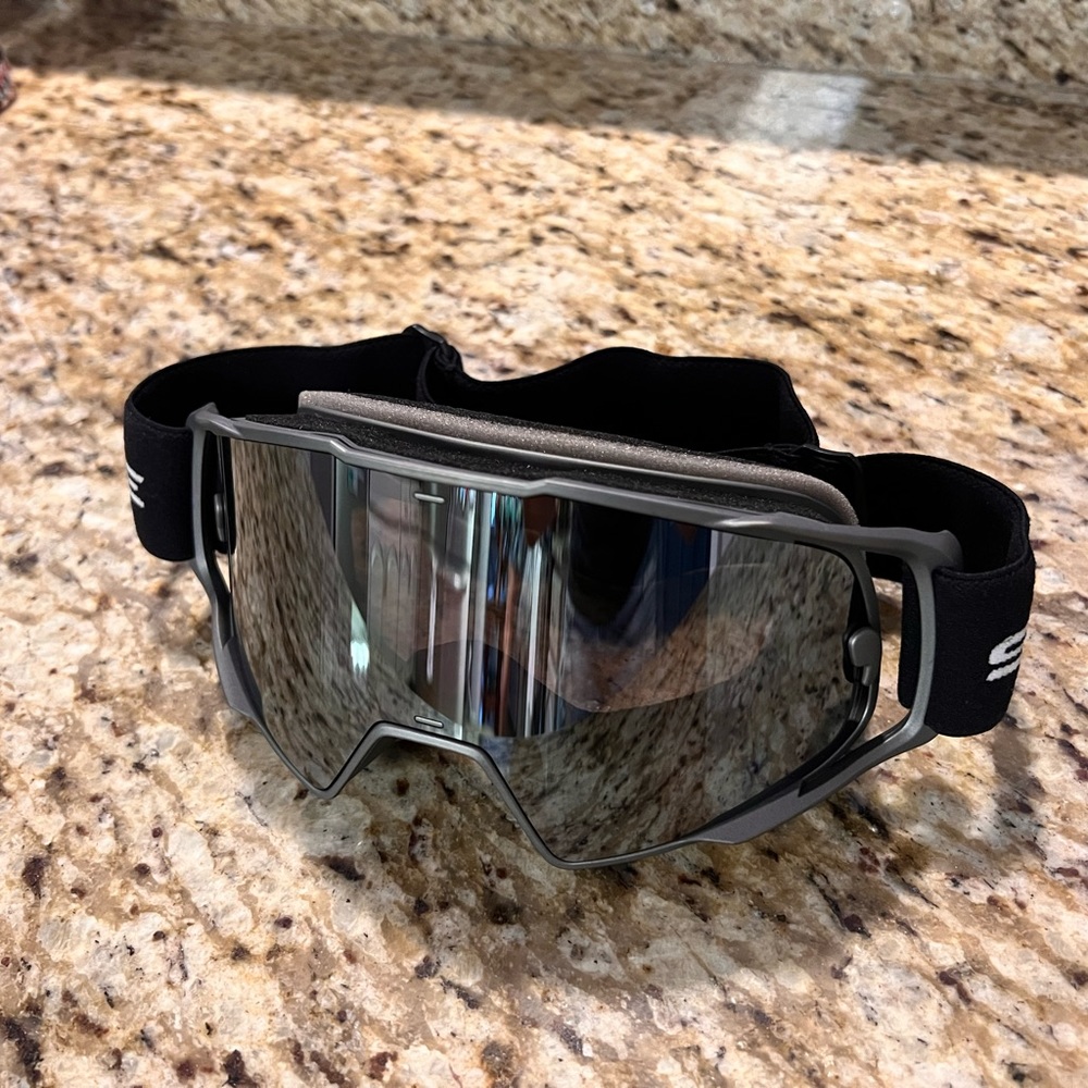 Snowledge mirrored snow goggles